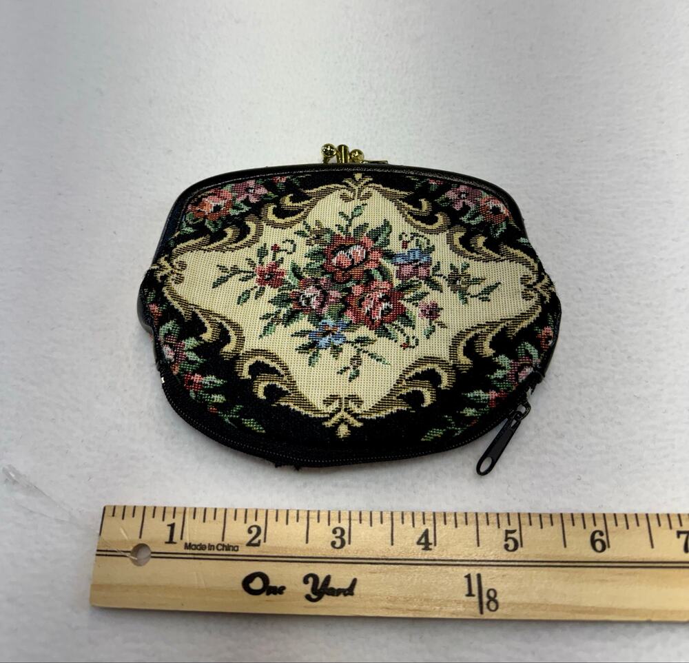 Grandmacore cottagecore needlepoint renaissance coin purse kiss lock 0064a3